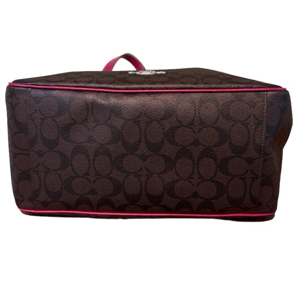 Coach Meadow Shoulder Bag In Signature Canvas - Picture 13 of 16